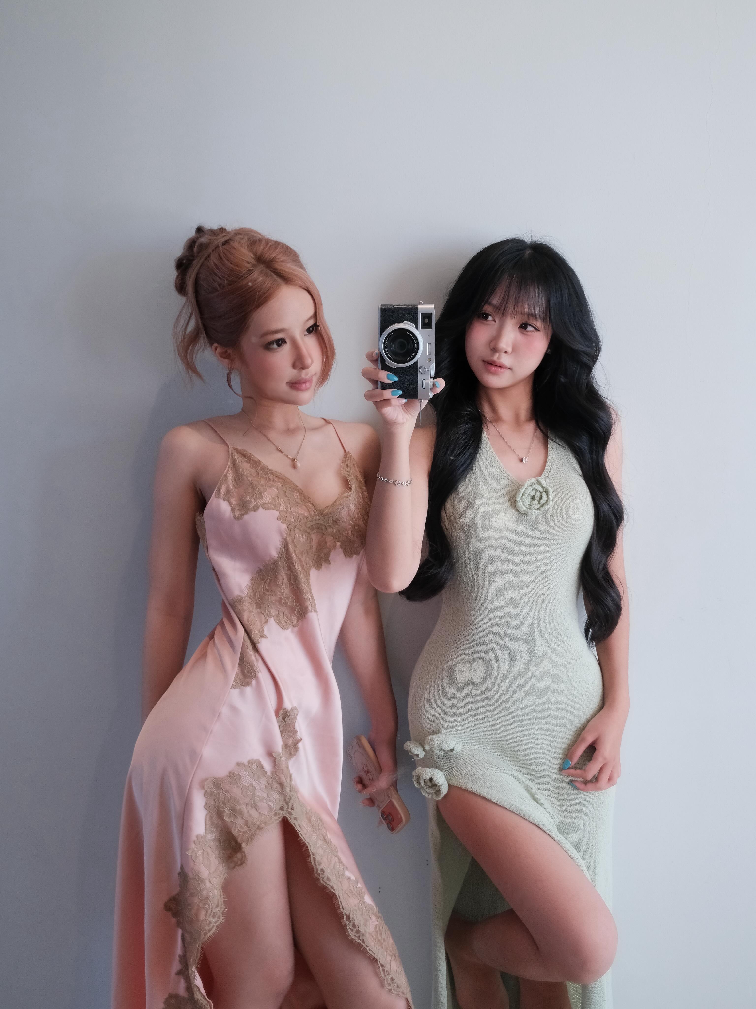 wwhit friend